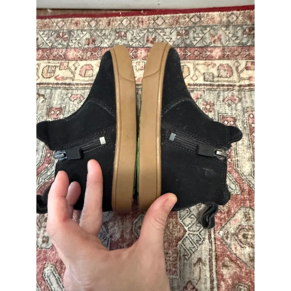 UGG Toddler Rennon II Black Suede Gum Sole Zip Ankle Boots 1112269T Size 9T‎